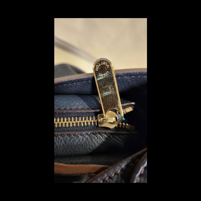 LV Mahina 全牛皮水餃手提肩背包-14