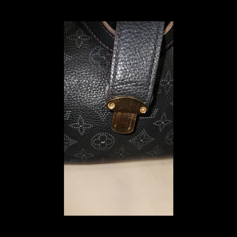 LV Mahina 全牛皮水餃手提肩背包-15