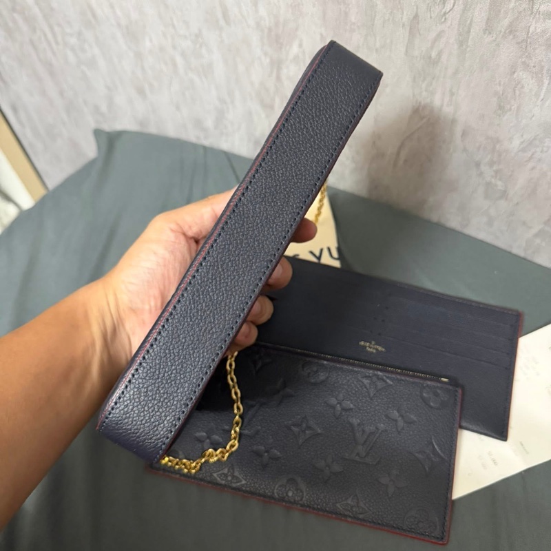 Lv深藍壓紋三合一鏈條包-4