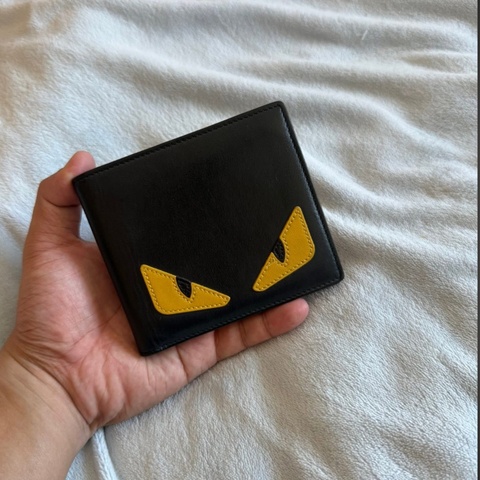 Fendi怪獸眼睛黑色牛皮對折短夾