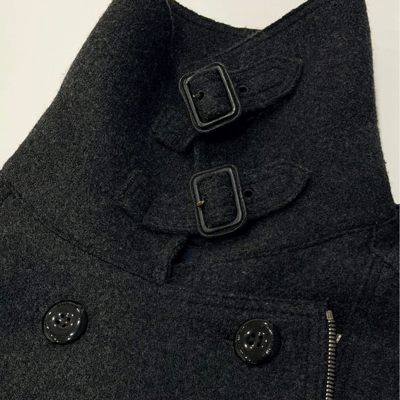 Burberry 倫敦  深灰雙排扣軍裝皮革扣挺版羊毛斗蓬大衣-3