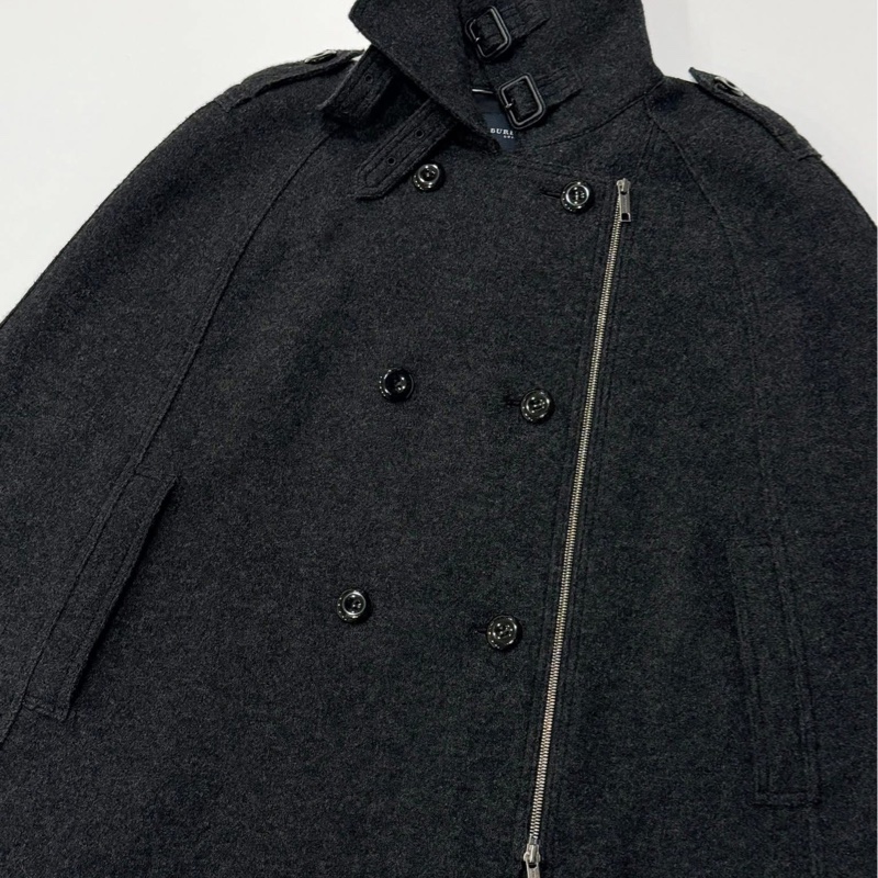Burberry 倫敦  深灰雙排扣軍裝皮革扣挺版羊毛斗蓬大衣-6
