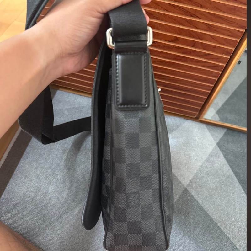 Lv棋盤格側背包-2
