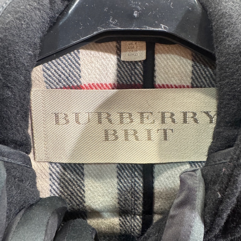 Burberry黑牛角羊毛外套-2