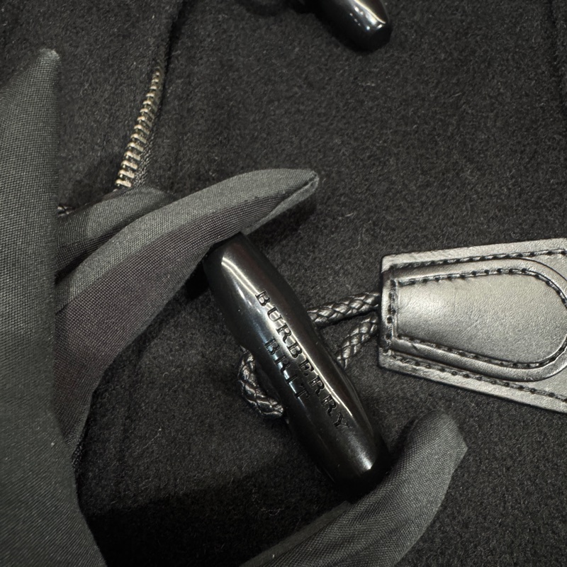 Burberry黑牛角羊毛外套-6