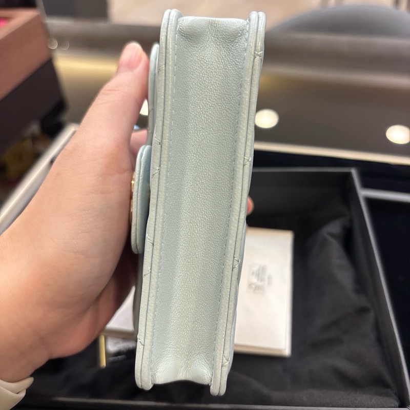 Chanel 全新 CHANEL 香奈兒 羊皮21K 提把鏈條翻蓋卡包-10