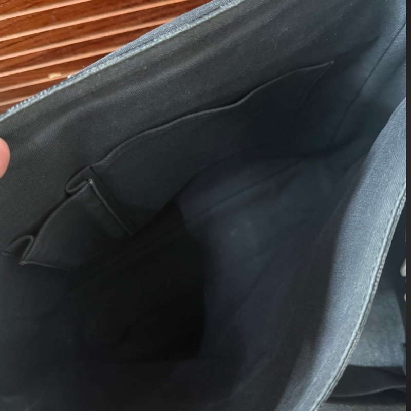 Lv棋盤格側背包  型號：N58029-8