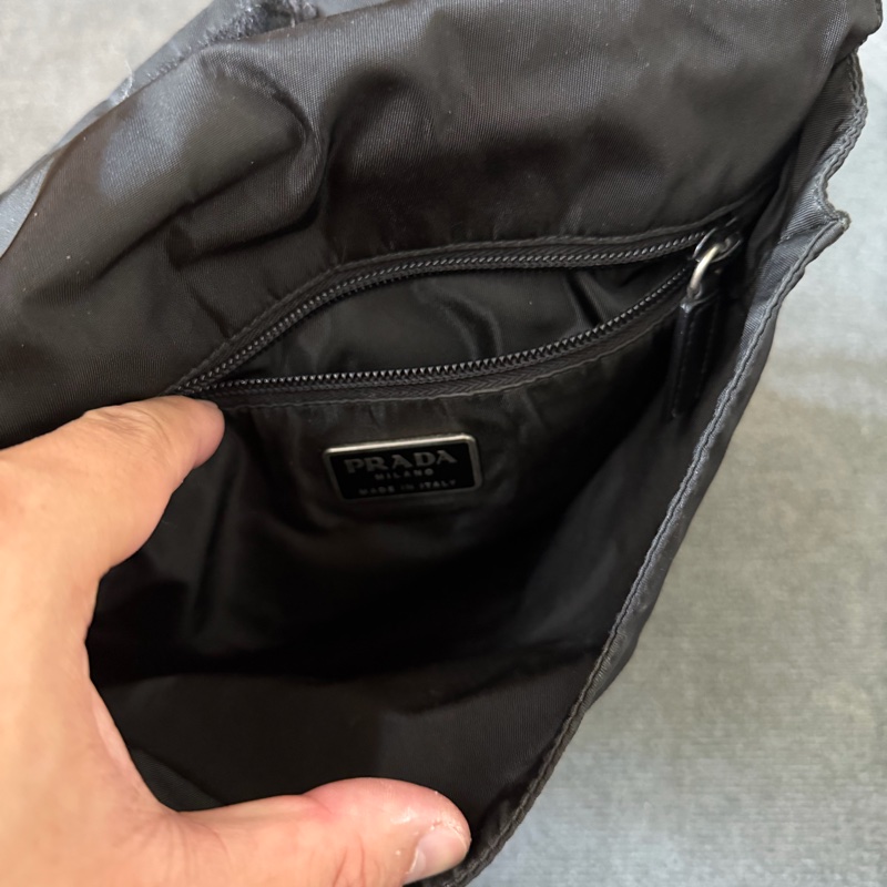 Prada三角標誌尼龍方形袋斜背包-6