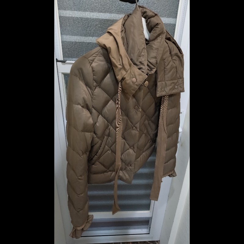 Moncler 卡其灰有帽羽絨外套-1