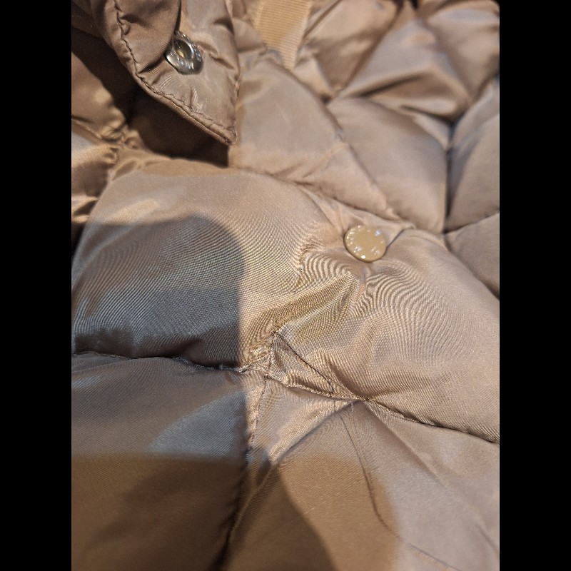 Moncler 卡其灰有帽羽絨外套-22