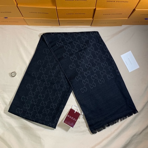 ‼️全台最甜 全新未用 Gucci 古馳 黑灰老花滿版雙色圍巾 披肩