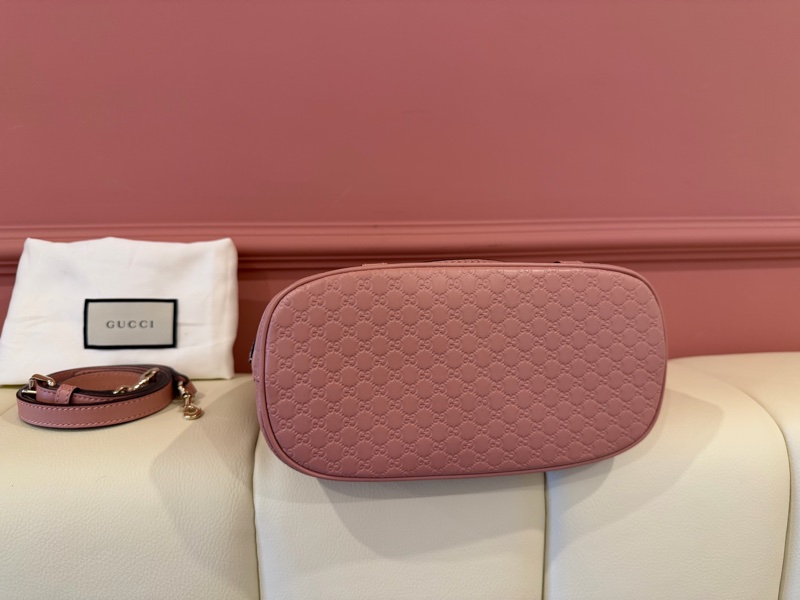 古馳Gucci 經典滿版壓紋全皮兩用貝殼包（柔瑰粉/藕粉色）Microguccissima-14