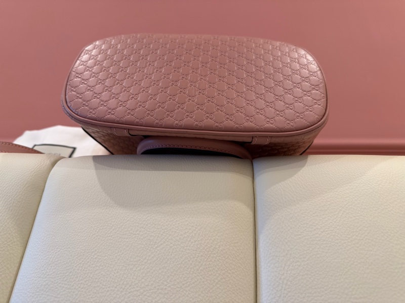 古馳Gucci 經典滿版壓紋全皮兩用貝殼包（柔瑰粉/藕粉色）Microguccissima-17