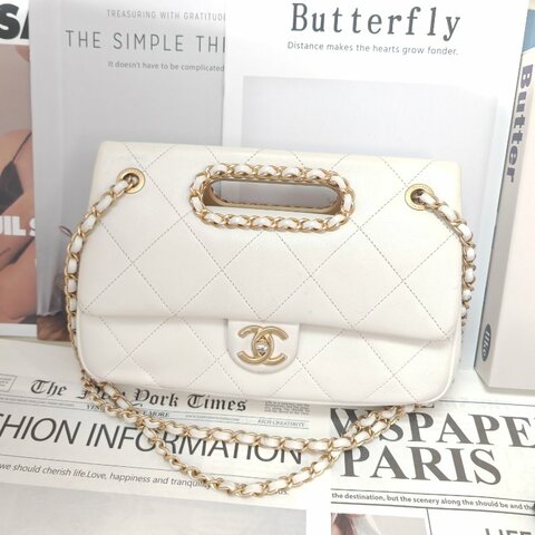 Chanel 2020 春夏系列 白色 菱格紋 羊皮 切口式手柄 金扣