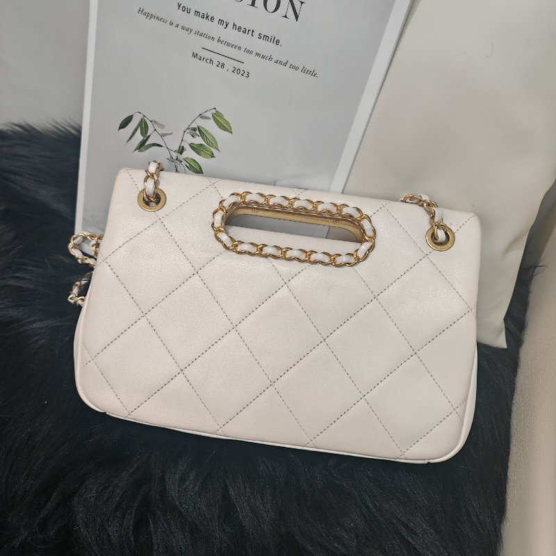 Chanel 2020 春夏系列 白色 菱格紋 羊皮 切口式手柄 金扣-1