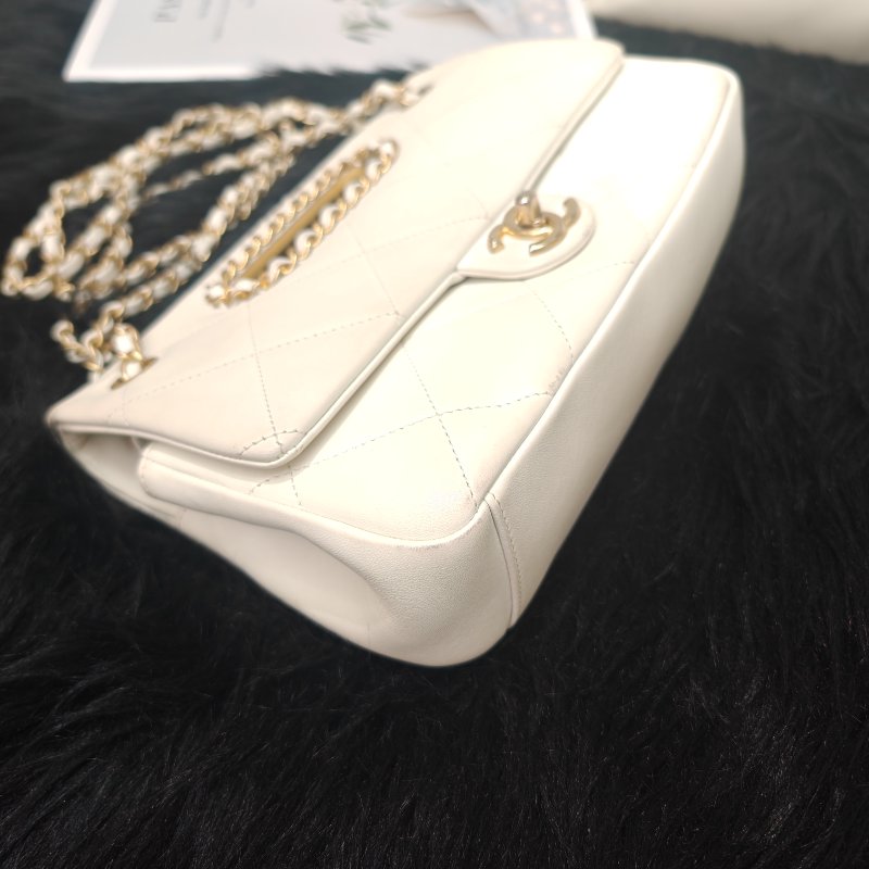 Chanel 2020 春夏系列 白色 菱格紋 羊皮 切口式手柄 金扣-2