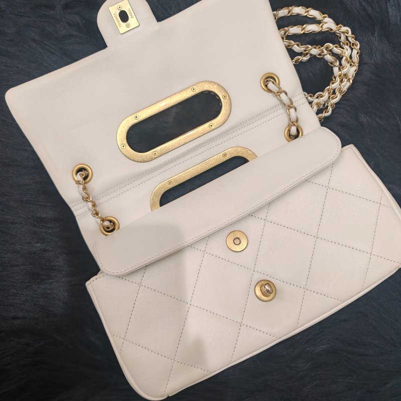 Chanel 2020 春夏系列 白色 菱格紋 羊皮 切口式手柄 金扣-3