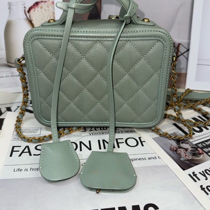 Chanel Vanity Case 相機 單肩包 薄荷綠 菱格紋 荔枝牛皮 小號 金扣-1