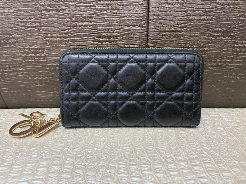 Dior 黑羊皮籐格紋金釦Lady Dior 4卡中夾-1