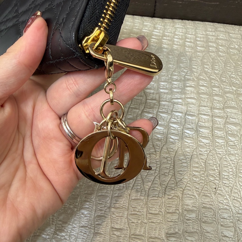 Dior 黑羊皮籐格紋金釦Lady Dior 4卡中夾-2