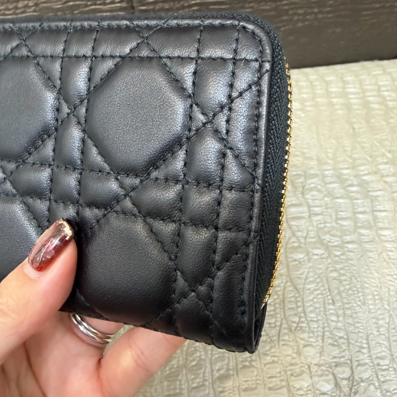 Dior 黑羊皮籐格紋金釦Lady Dior 4卡中夾-6