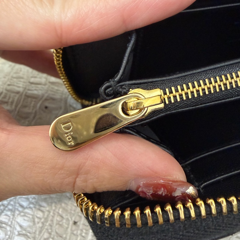 Dior 黑羊皮籐格紋金釦Lady Dior 4卡中夾-9