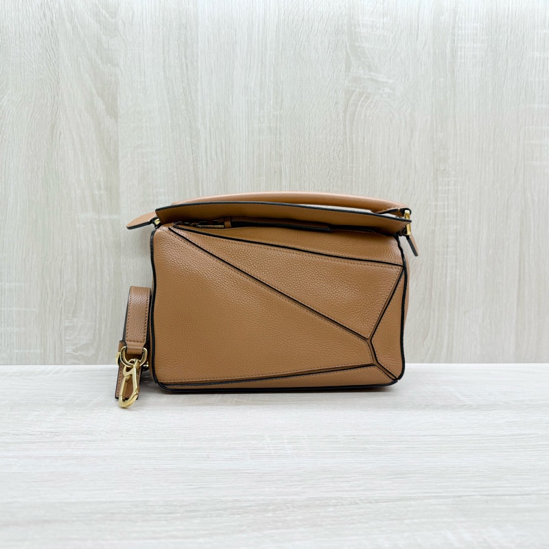 LOEWE焦糖色牛皮金釦小號puzzle手提側背包-0