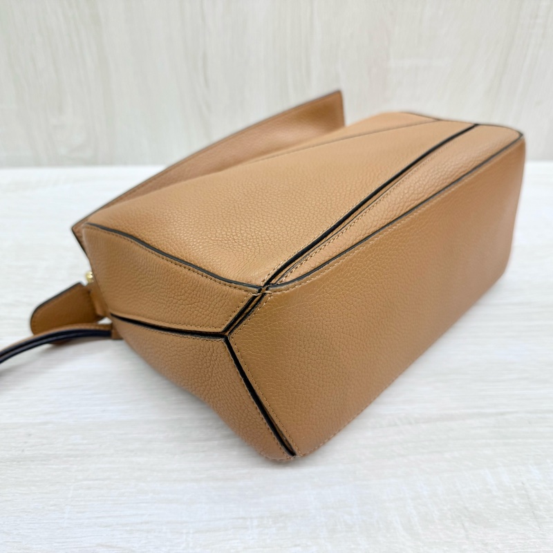 LOEWE焦糖色牛皮金釦小號puzzle手提側背包-5