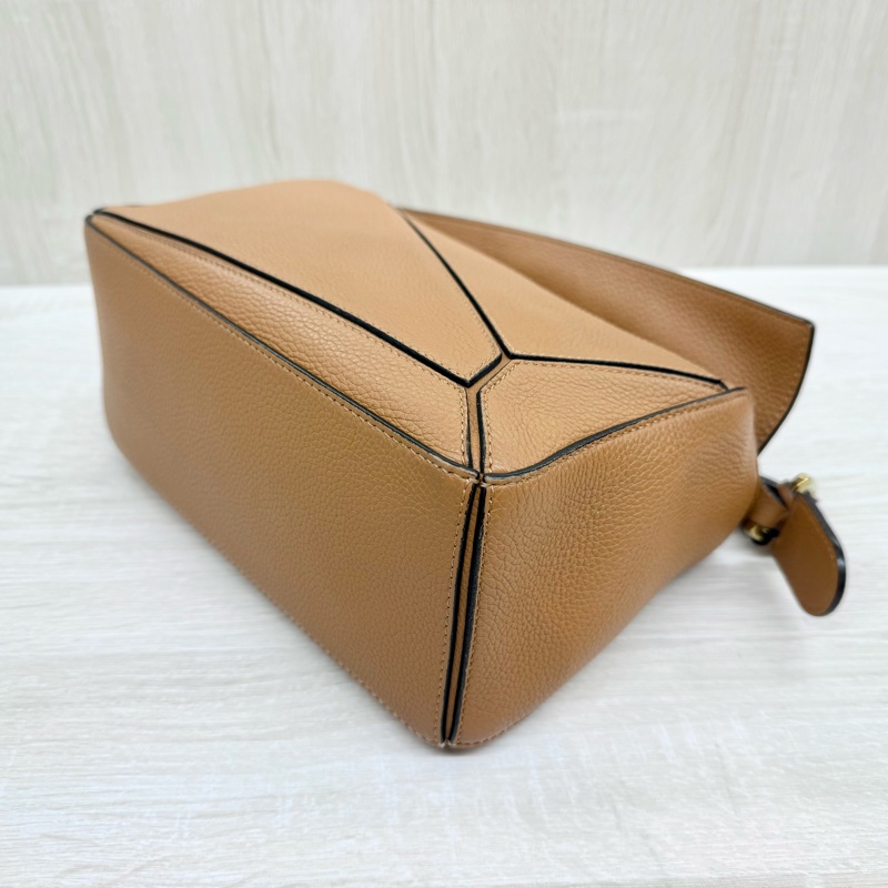 LOEWE焦糖色牛皮金釦小號puzzle手提側背包-6