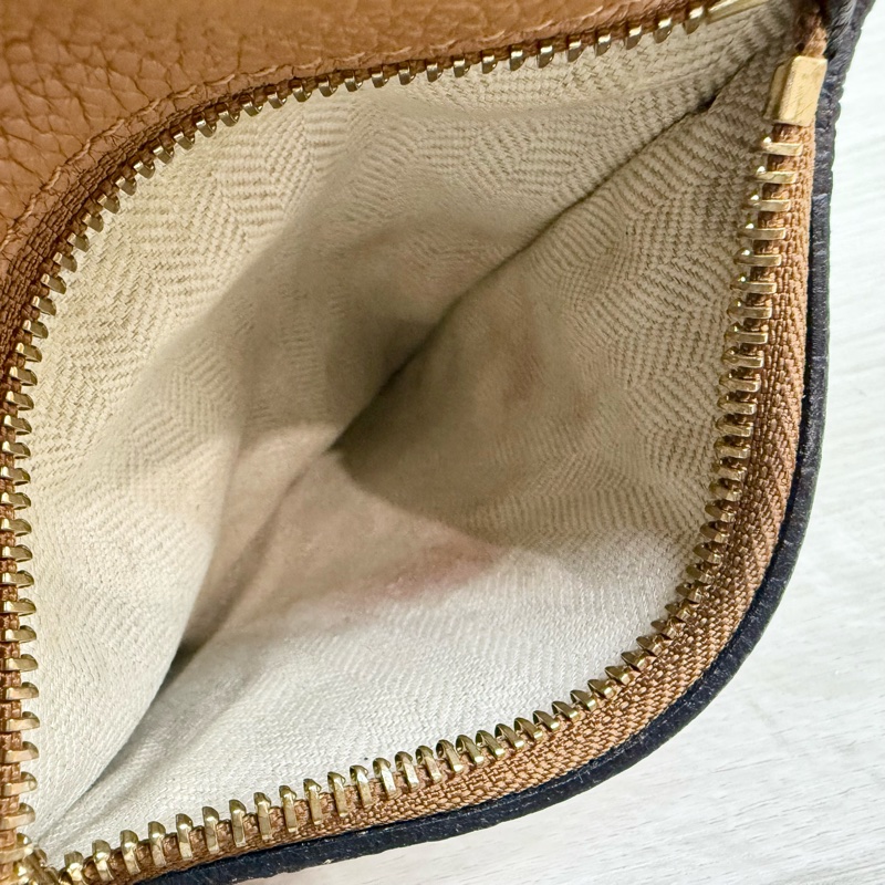 LOEWE焦糖色牛皮金釦小號puzzle手提側背包-13