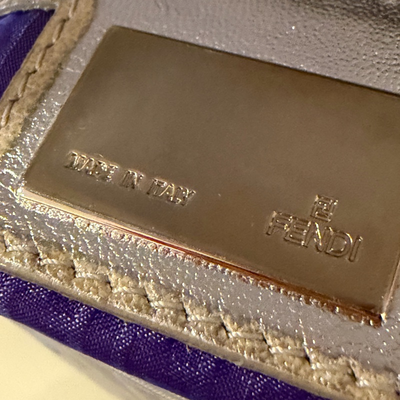 FENDI 絕版立體壓紋 Baguette 法棍包 - 金屬銀色 肩背包-3