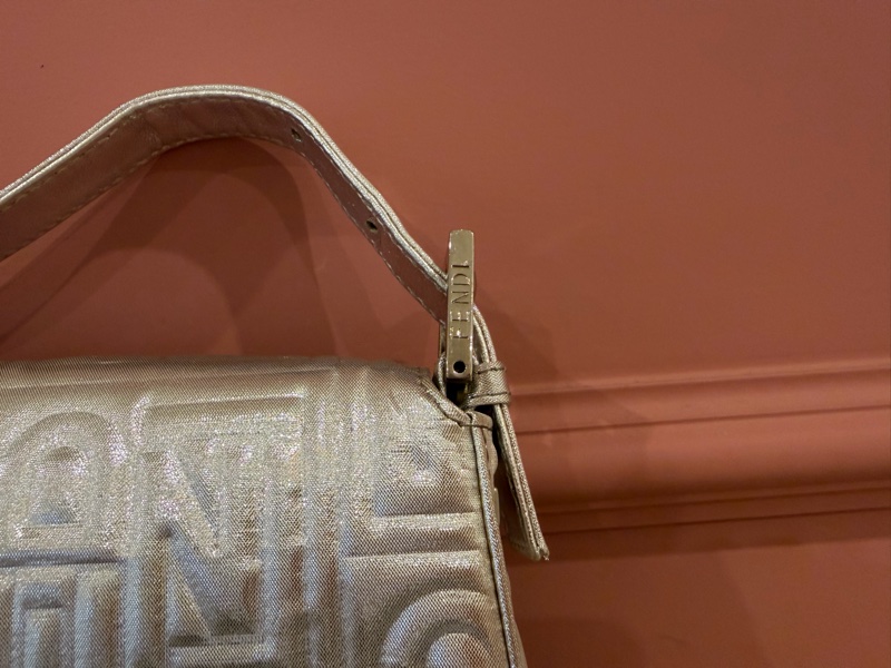 FENDI 絕版立體壓紋 Baguette 法棍包 - 金屬銀色 肩背包-10