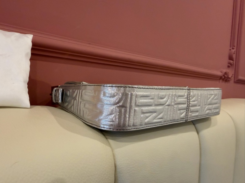 FENDI 絕版立體壓紋 Baguette 法棍包 - 金屬銀色 肩背包-13