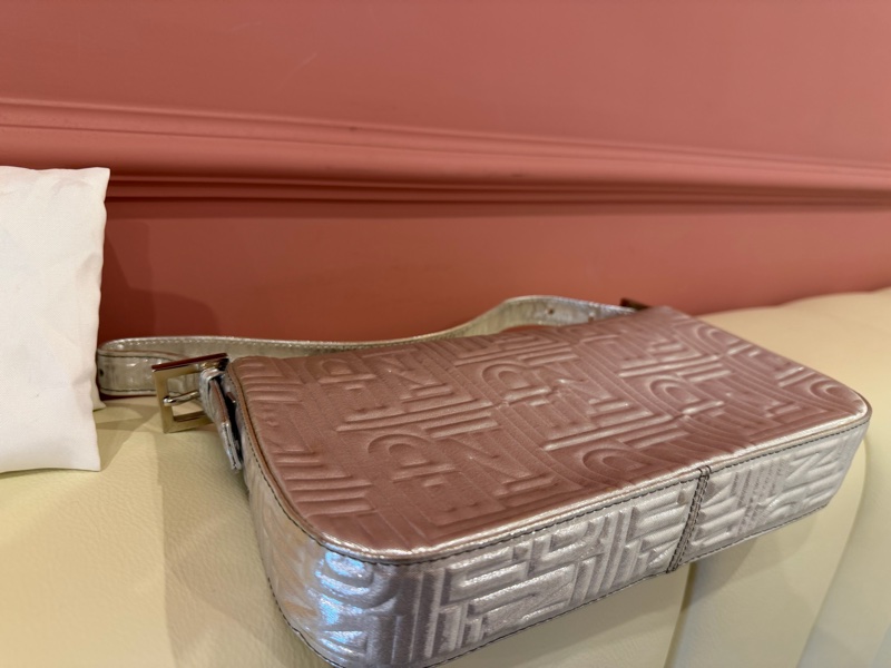 FENDI 絕版立體壓紋 Baguette 法棍包 - 金屬銀色 肩背包-16