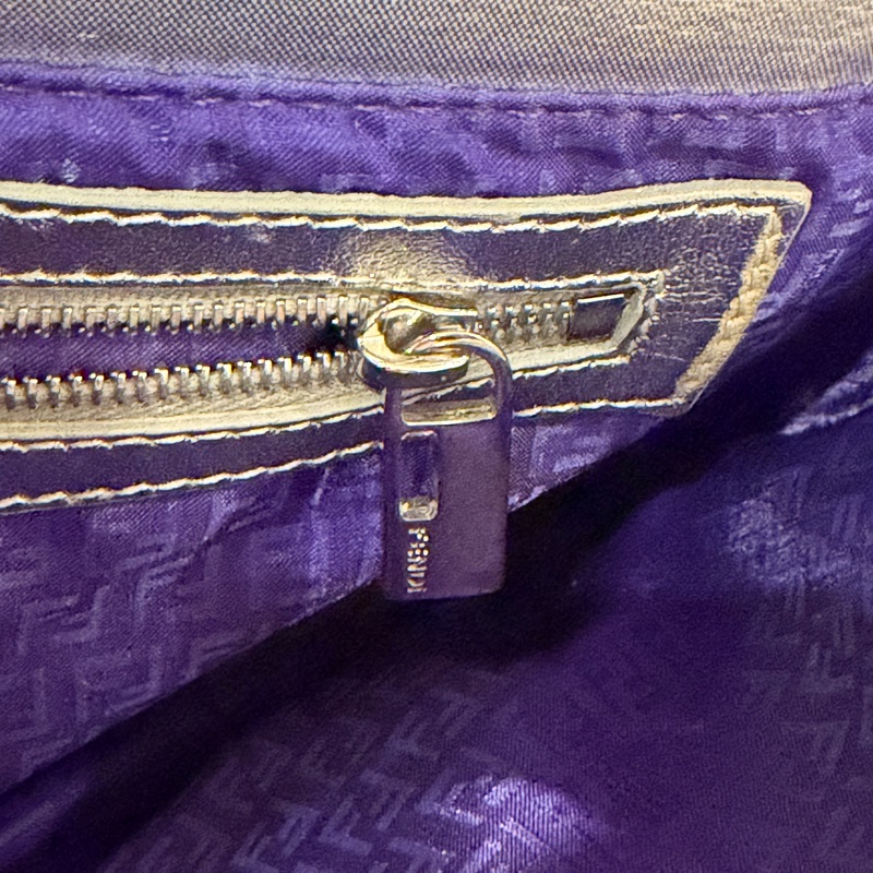 FENDI 絕版立體壓紋 Baguette 法棍包 - 金屬銀色 肩背包-18