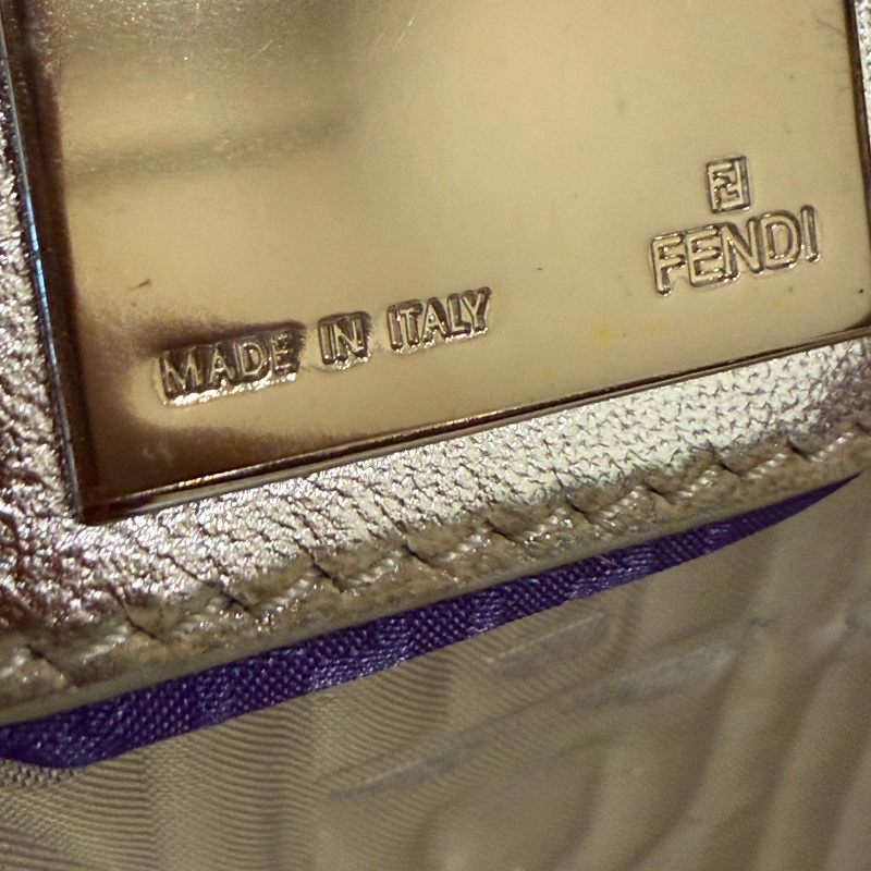 FENDI 絕版立體壓紋 Baguette 法棍包 - 金屬銀色 肩背包-22