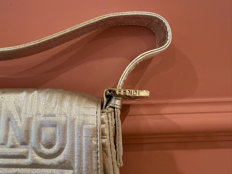 FENDI 絕版立體壓紋 Baguette 法棍包 - 金屬銀色 肩背包-23