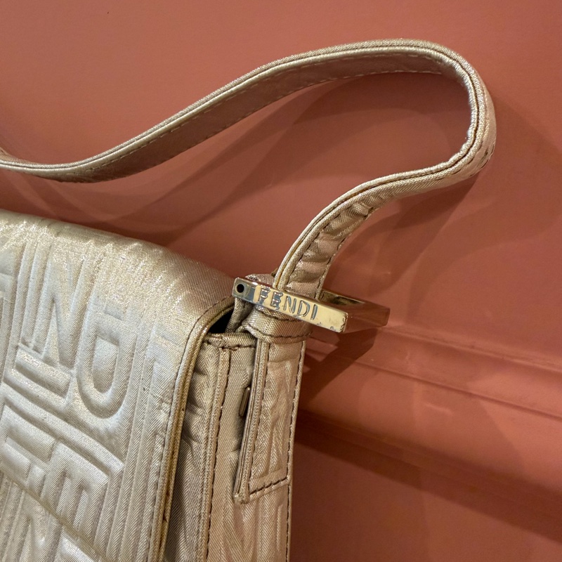 FENDI 絕版立體壓紋 Baguette 法棍包 - 金屬銀色 肩背包-25