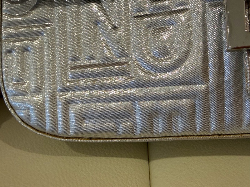 FENDI 絕版立體壓紋 Baguette 法棍包 - 金屬銀色 肩背包-30