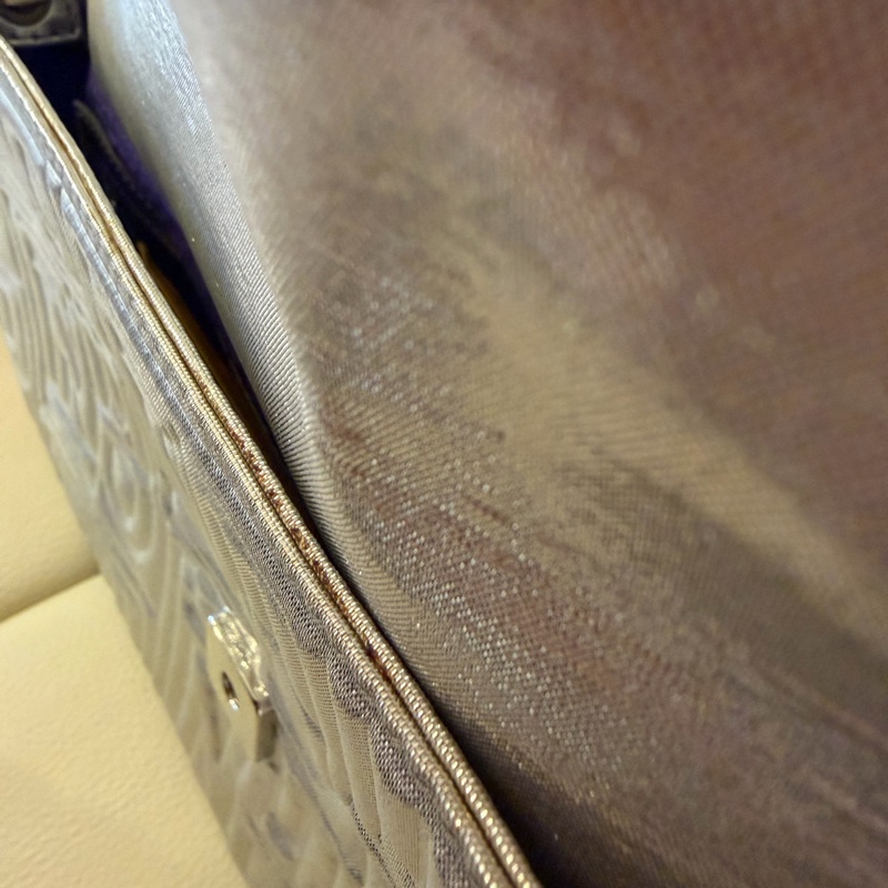 FENDI 絕版立體壓紋 Baguette 法棍包 - 金屬銀色 肩背包-33