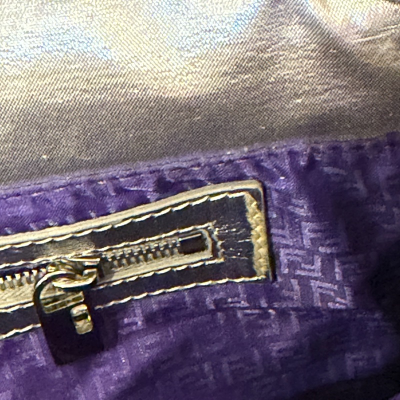 FENDI 絕版立體壓紋 Baguette 法棍包 - 金屬銀色 肩背包-36