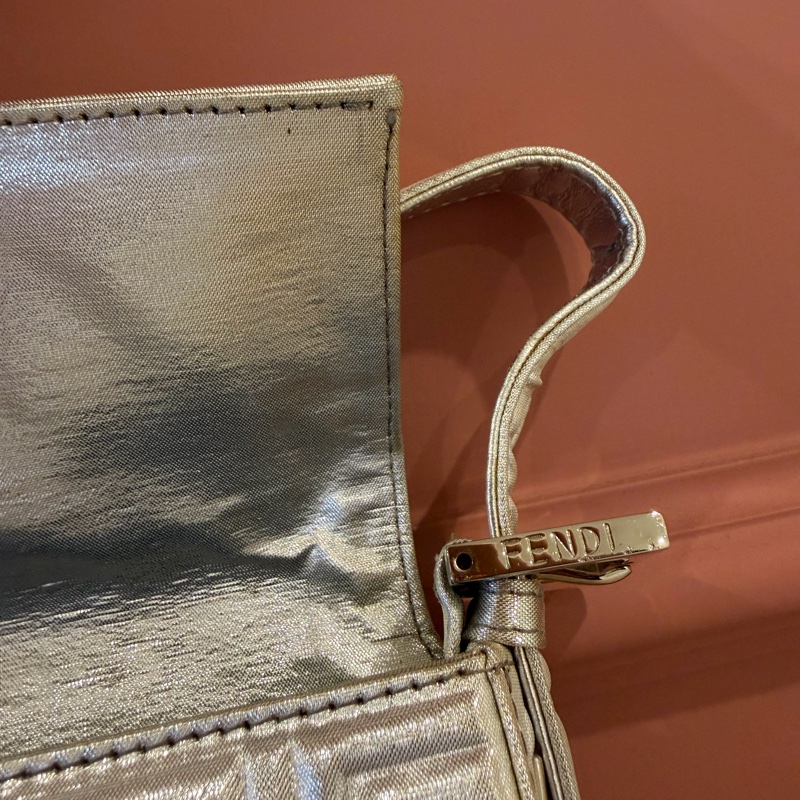 FENDI 絕版立體壓紋 Baguette 法棍包 - 金屬銀色 肩背包-39