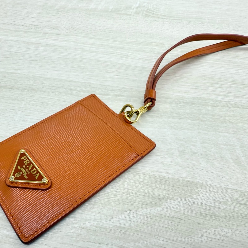 PRADA橘色三角金LOGO Saffiano掛繩證件套1MC007-8