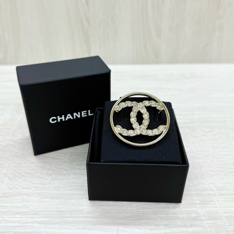 CHANEL金色圓環雙C拚方水晶胸針