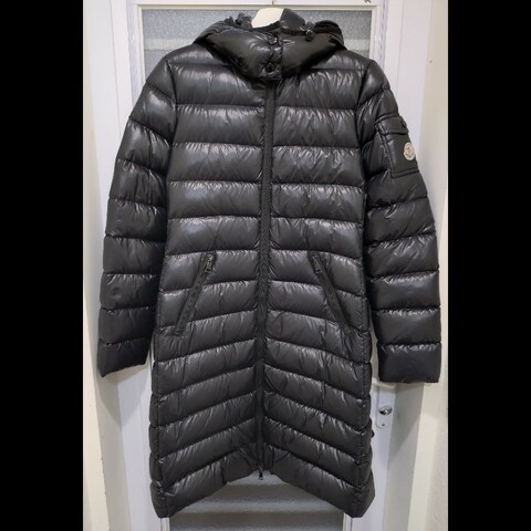 Moncler 黑色羽絨長版外套