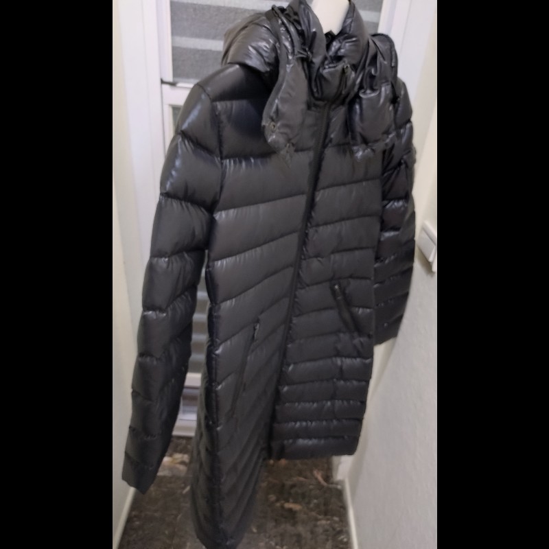 Moncler 黑色羽絨長版外套-8