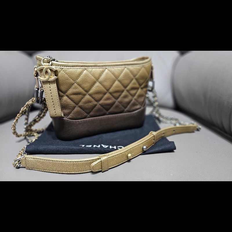 ◇CHANEL◇ CHANEL  Gabrielle （小號金元寶）限量漸變金流浪包（保卡26開）-0