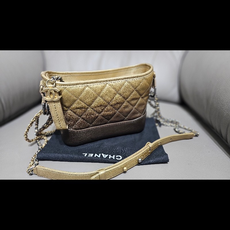◇CHANEL◇ CHANEL  Gabrielle （小號金元寶）限量漸變金流浪包（保卡26開）-1