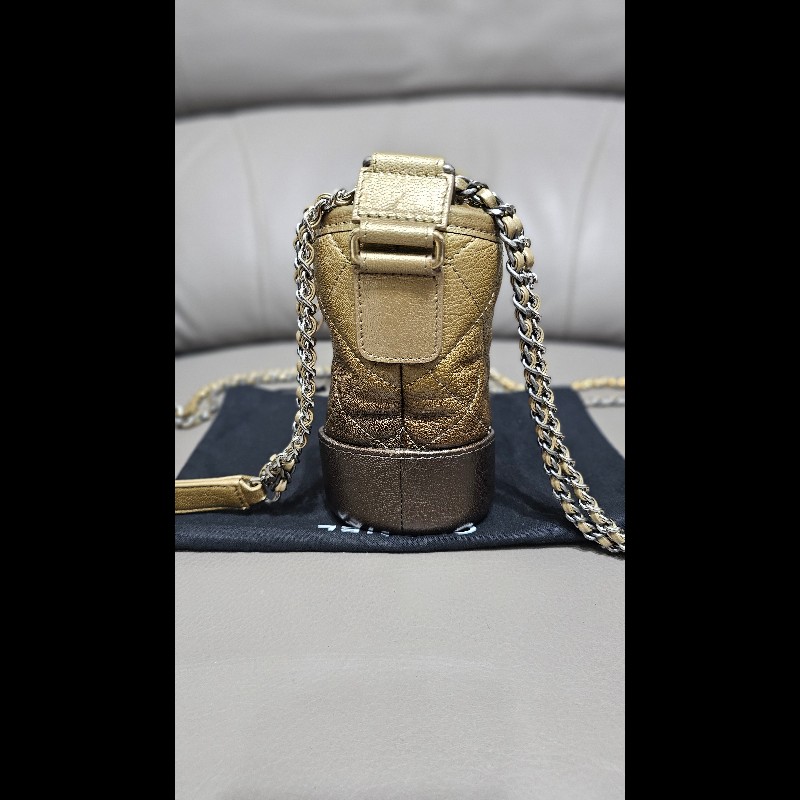 ◇CHANEL◇ CHANEL  Gabrielle （小號金元寶）限量漸變金流浪包（保卡26開）-2
