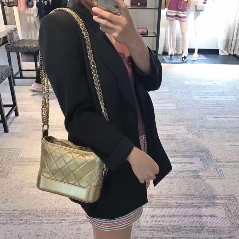 CHANEL  Gabrielle （小號金元寶）漸變金流浪包新年便宜賣（保卡26開）-6